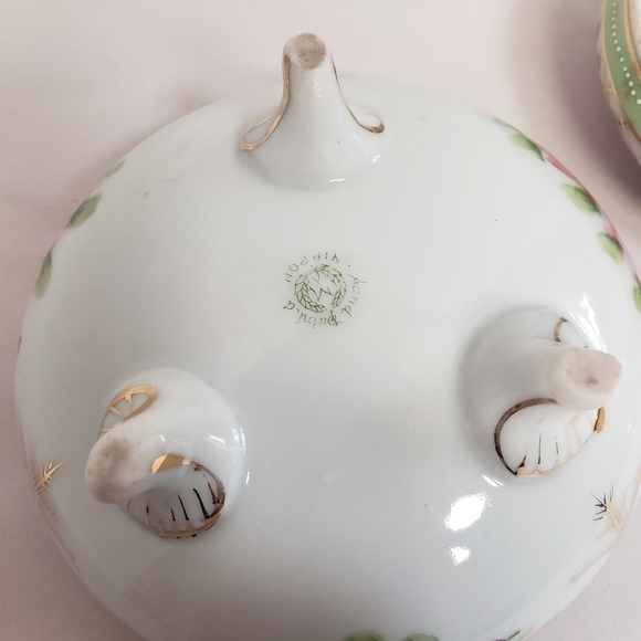 Handpainted Nippon Moriage Dresser Jar Trinket Dish Footed Cabbage Roses - Picture 6 of 7